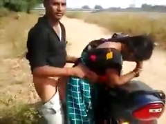 Desi bitch having quickie by the road while friend